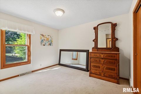 Tiny photo for 1650 468th Avenue, Clinton, IA 52732 (MLS # QC4268102)