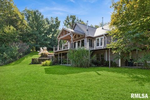 Tiny photo for 1650 468th Avenue, Clinton, IA 52732 (MLS # QC4268102)