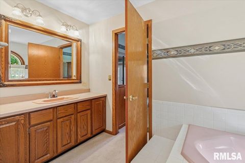 Tiny photo for 1650 468th Avenue, Clinton, IA 52732 (MLS # QC4268102)