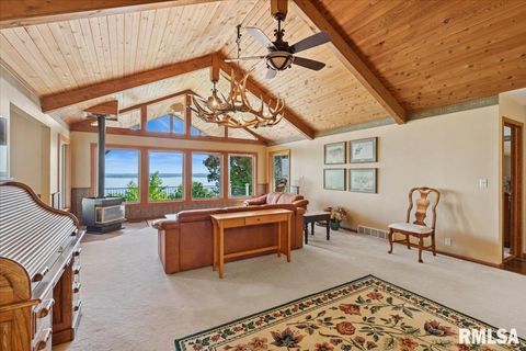 Tiny photo for 1650 468th Avenue, Clinton, IA 52732 (MLS # QC4268102)