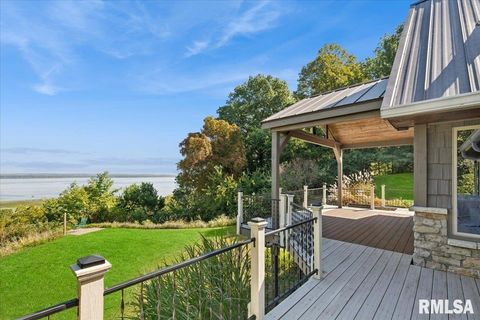 Tiny photo for 1650 468th Avenue, Clinton, IA 52732 (MLS # QC4268102)