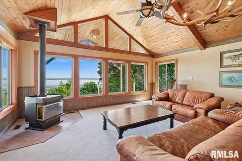 Tiny photo for 1650 468th Avenue, Clinton, IA 52732 (MLS # QC4268102)