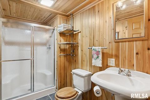 Tiny photo for 1650 468th Avenue, Clinton, IA 52732 (MLS # QC4268102)