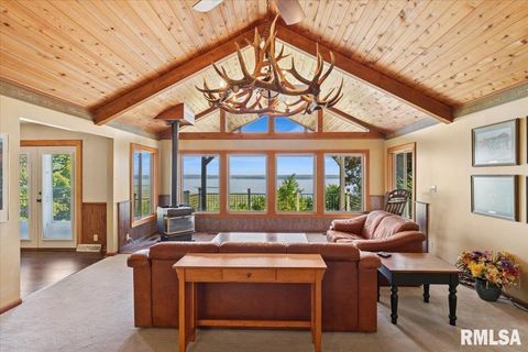 Tiny photo for 1650 468th Avenue, Clinton, IA 52732 (MLS # QC4268102)