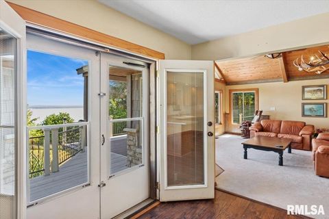 Tiny photo for 1650 468th Avenue, Clinton, IA 52732 (MLS # QC4268102)