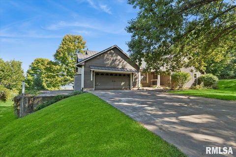 Tiny photo for 1650 468th Avenue, Clinton, IA 52732 (MLS # QC4268102)