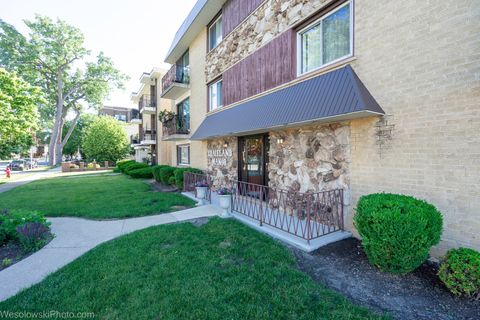 Tiny photo for 915 Graceland Avenue #1C, Des Plaines, IL 60016 (MLS # 12677200)