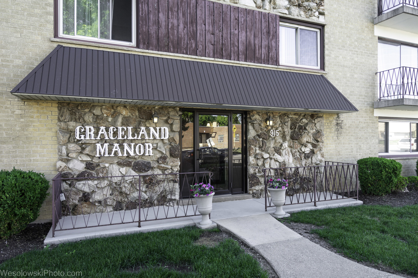 915 Graceland Avenue 1C