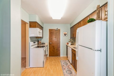 Tiny photo for 900 W Sunset Drive #405, Glenwood, IL 60425 (MLS # 12411790)