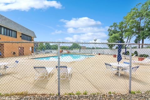 Tiny photo for 900 W Sunset Drive #405, Glenwood, IL 60425 (MLS # 12411790)