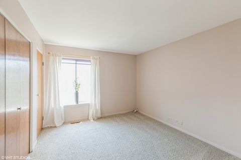 Tiny photo for 900 W Sunset Drive #405, Glenwood, IL 60425 (MLS # 12411790)