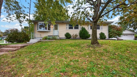 Photo of 1502 Julie Drive, Bloomington, IL 61701 (MLS # 12784216)