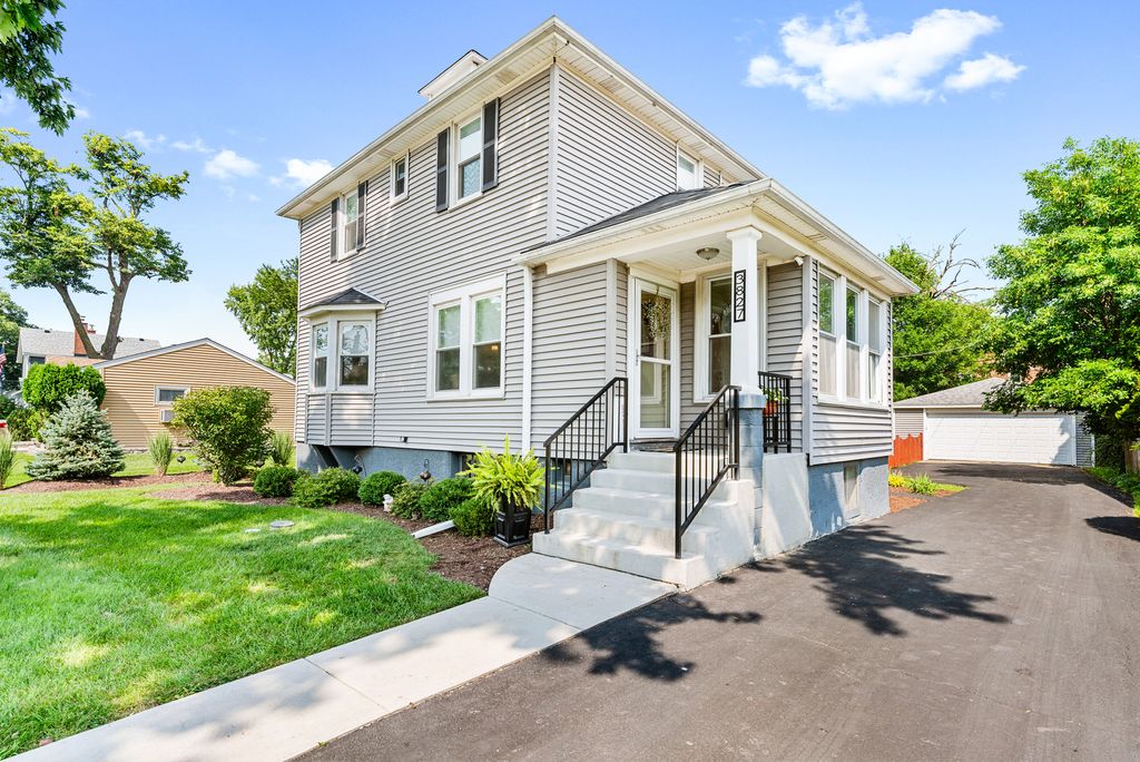 Photo for 3827 HOLLYWOOD Avenue, Brookfield, IL 60513 (MLS # 12485736)