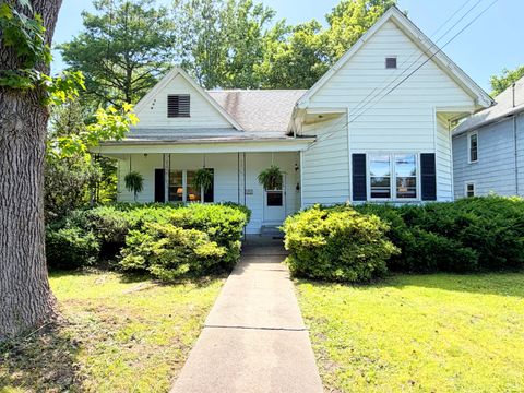 Photo of 404 N Springer Street, Carbondale, IL 62901 (MLS # 12666047)