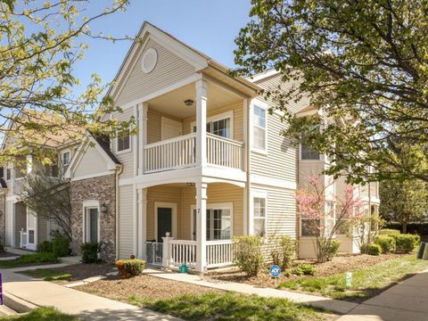 2245 Aurora Drive 27 Pingree Grove IL 60140
