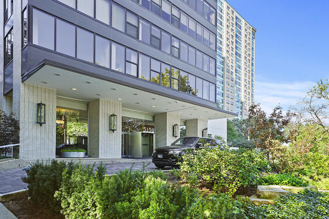 3150 N Lake Shore Drive 4AB