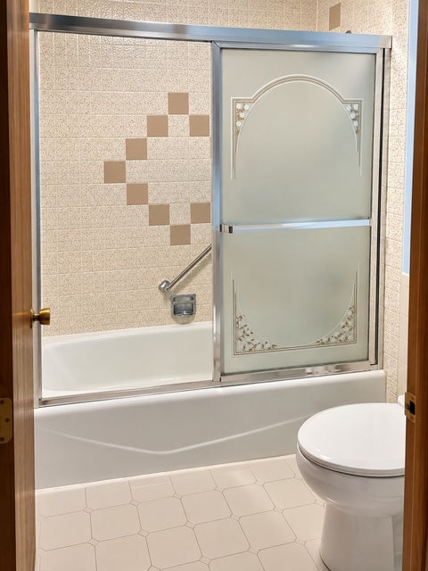 Tiny photo for 901 Center Street #A409, Des Plaines, IL 60016 (MLS # 12723999)