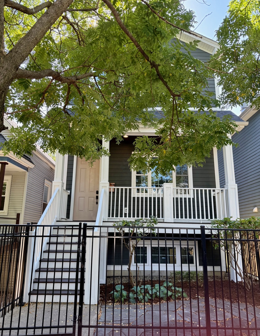 2233 W Fletcher Street