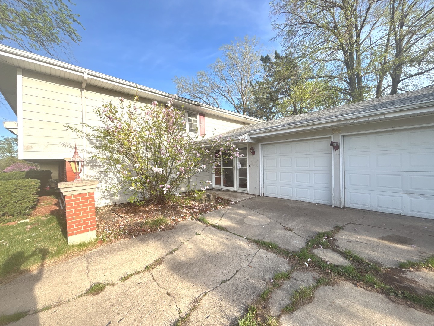 21W741 Huntington Road