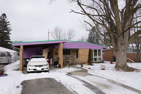 Photo of 832 Mckinley Avenue, Mundelein, IL 60060 (MLS # 12549463)