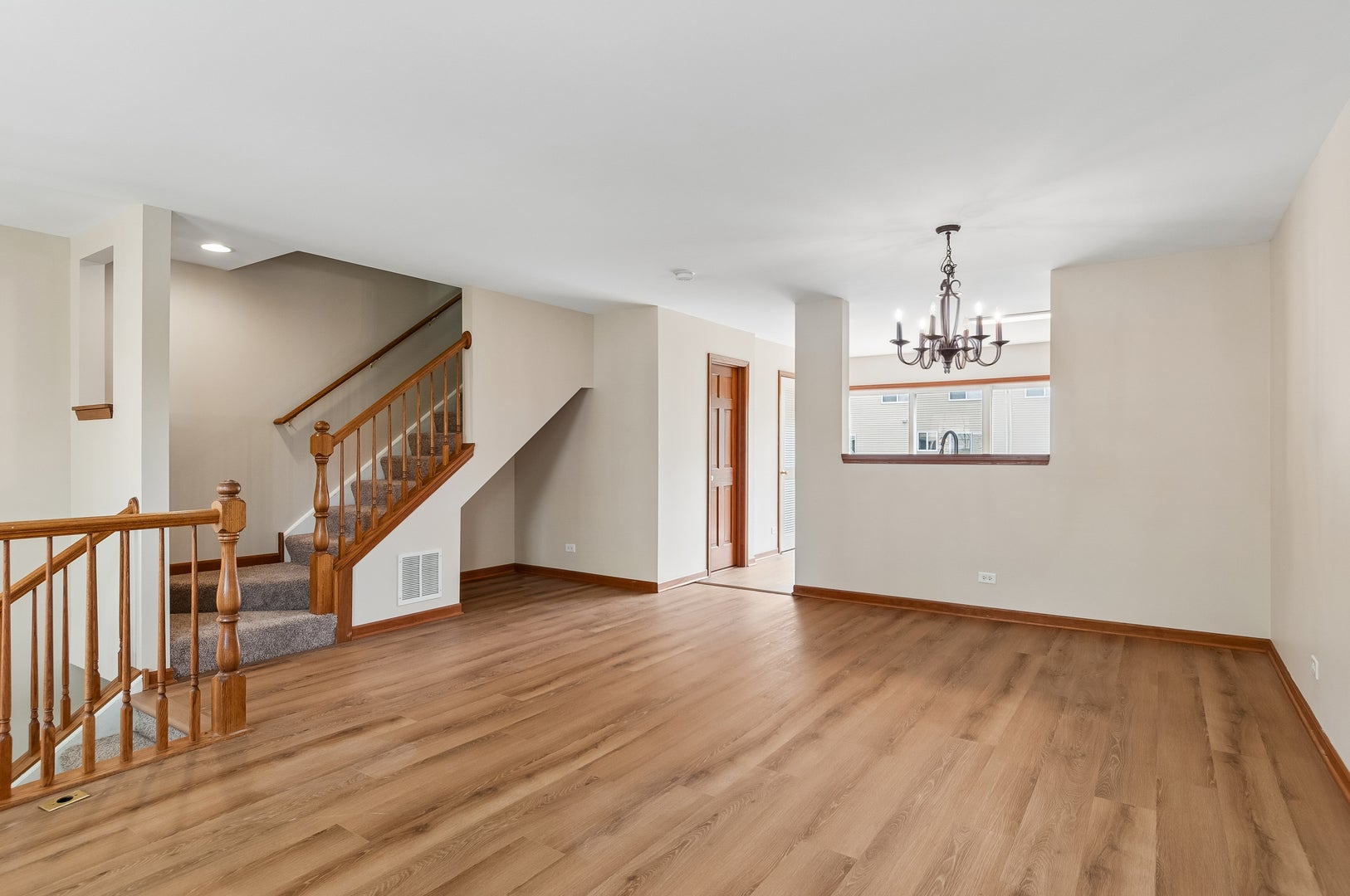 584 LINCOLN STATION Drive