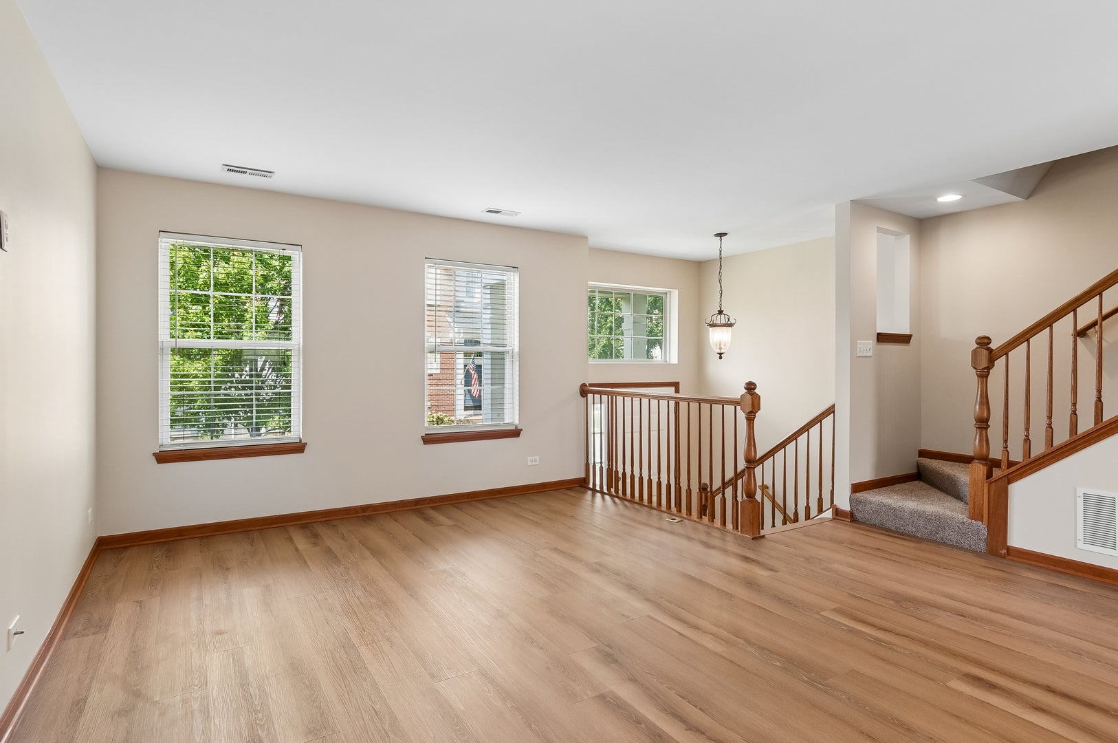 584 LINCOLN STATION Drive