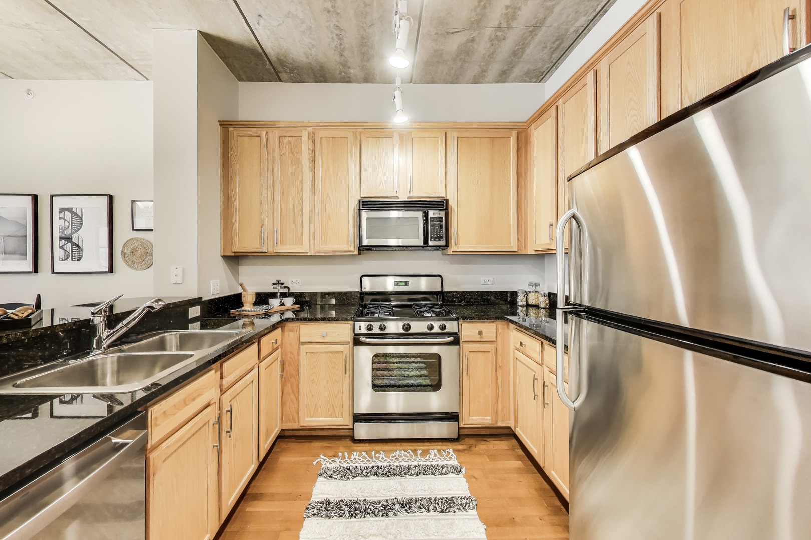 647 Metropolitan Way L402