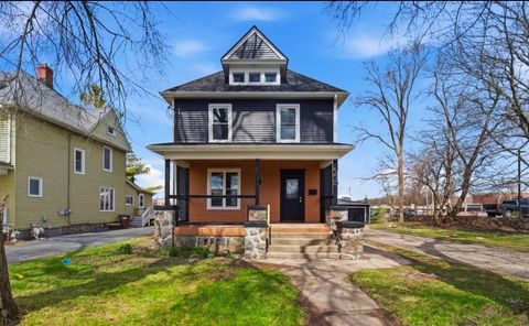 Photo of 645 E Calhoun Street, Woodstock, IL 60098 (MLS # 12428714)