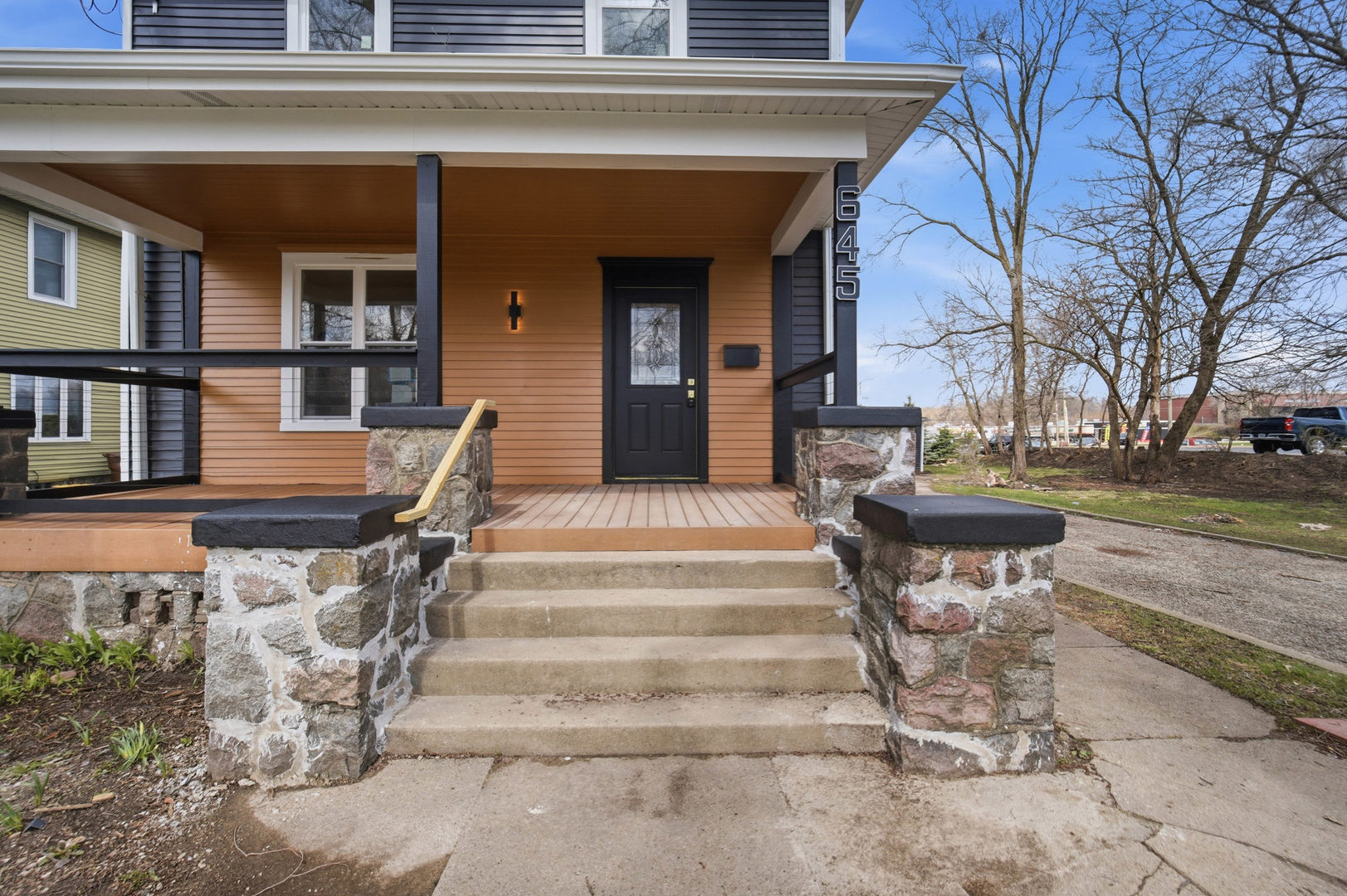 645 E Calhoun Street