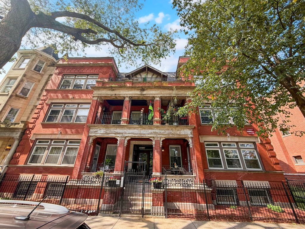 Photo for 3544 S King Drive #3N, Chicago, IL 60653 (MLS # 12462447)