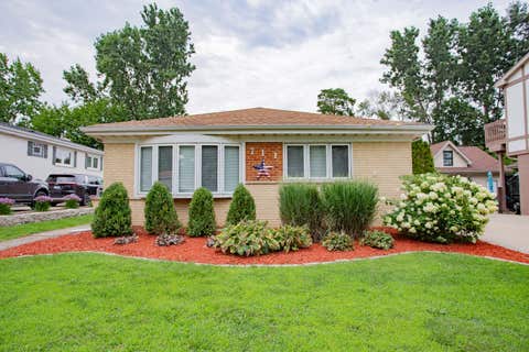 Photo of 711 Schiller Street, Itasca, IL 60143 (MLS # 12718204)