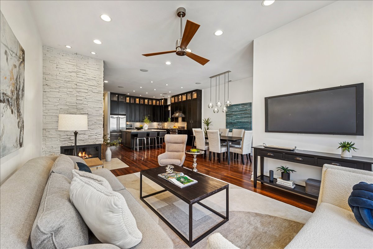 3161 N Halsted Street 202