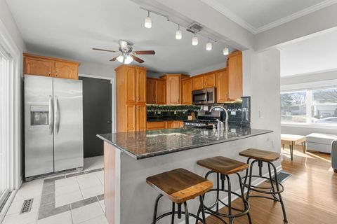 Tiny photo for 228 Wellington Drive, Crystal Lake, IL 60014 (MLS # 12559417)