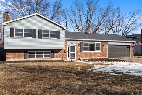 Tiny photo for 228 Wellington Drive, Crystal Lake, IL 60014 (MLS # 12559417)