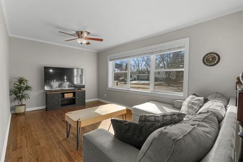 Tiny photo for 228 Wellington Drive, Crystal Lake, IL 60014 (MLS # 12559417)