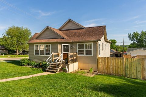 Photo of 131 E Iowa Street, Spring Valley, IL 61362 (MLS # 12651766)