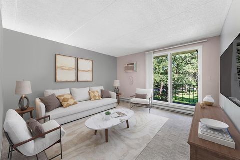 Tiny photo for 255 S West Avenue #308, Elmhurst, IL 60126 (MLS # 12492412)