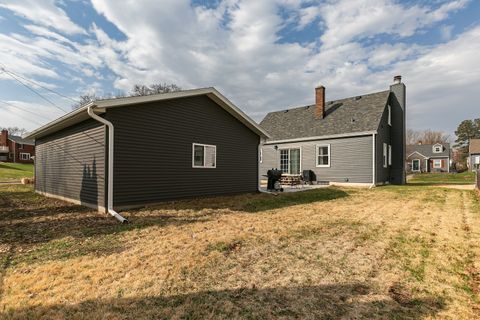 Tiny photo for 2323 Frances Place, Davenport, IA 52804 (MLS # 12603517)