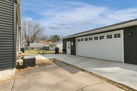 Tiny photo for 2323 Frances Place, Davenport, IA 52804 (MLS # 12603517)