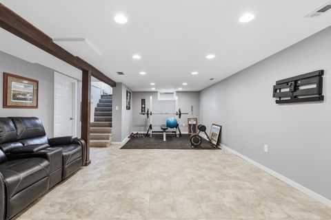 Tiny photo for 2323 Frances Place, Davenport, IA 52804 (MLS # 12603517)