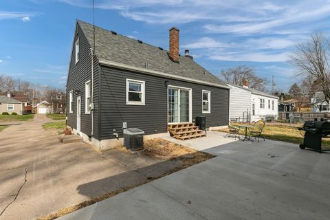 Tiny photo for 2323 Frances Place, Davenport, IA 52804 (MLS # 12603517)