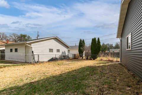 Tiny photo for 2323 Frances Place, Davenport, IA 52804 (MLS # 12603517)