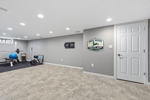 Tiny photo for 2323 Frances Place, Davenport, IA 52804 (MLS # 12603517)