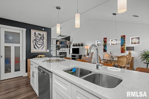 Tiny photo for 3043 Shanes Way #3043, Bettendorf, IA 52722 (MLS # 12552663)