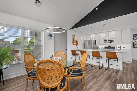 Tiny photo for 3043 Shanes Way #3043, Bettendorf, IA 52722 (MLS # 12552663)