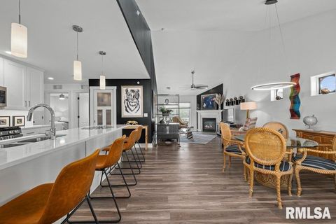 Tiny photo for 3043 Shanes Way #3043, Bettendorf, IA 52722 (MLS # 12552663)