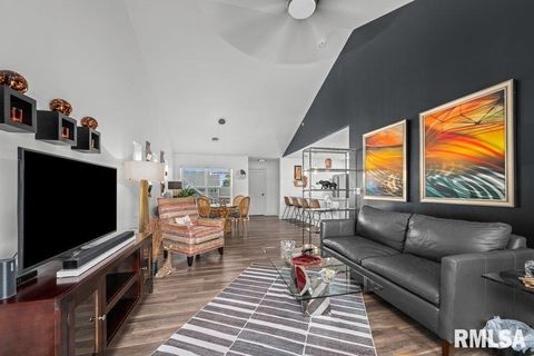 Tiny photo for 3043 Shanes Way #3043, Bettendorf, IA 52722 (MLS # 12552663)