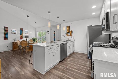 Tiny photo for 3043 Shanes Way #3043, Bettendorf, IA 52722 (MLS # 12552663)