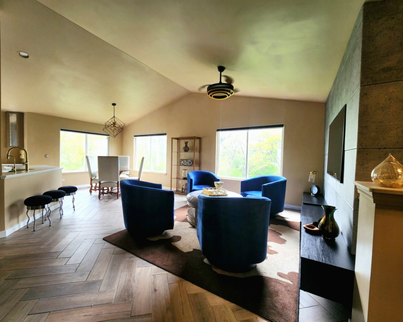 1043 Fairway Drive