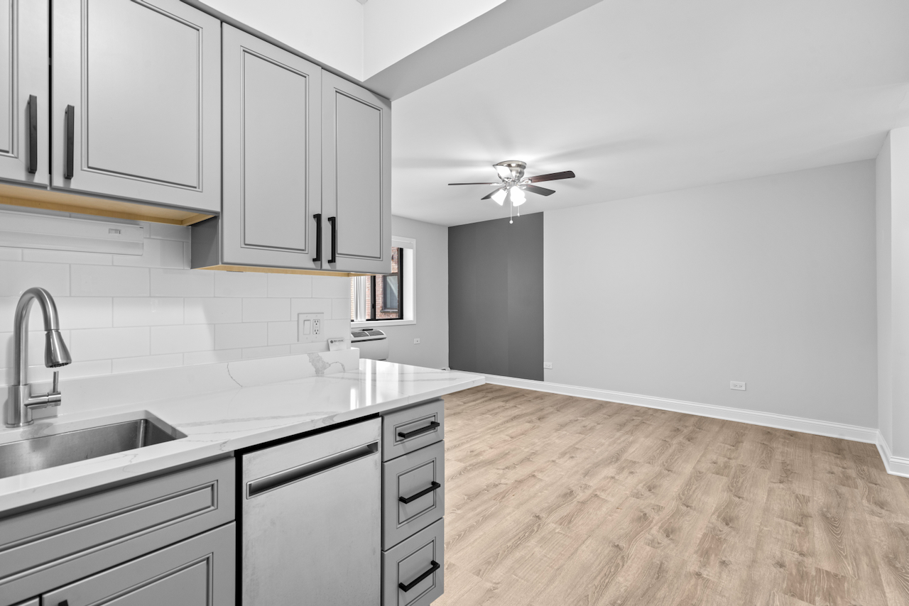 6201 N Kenmore Avenue 305